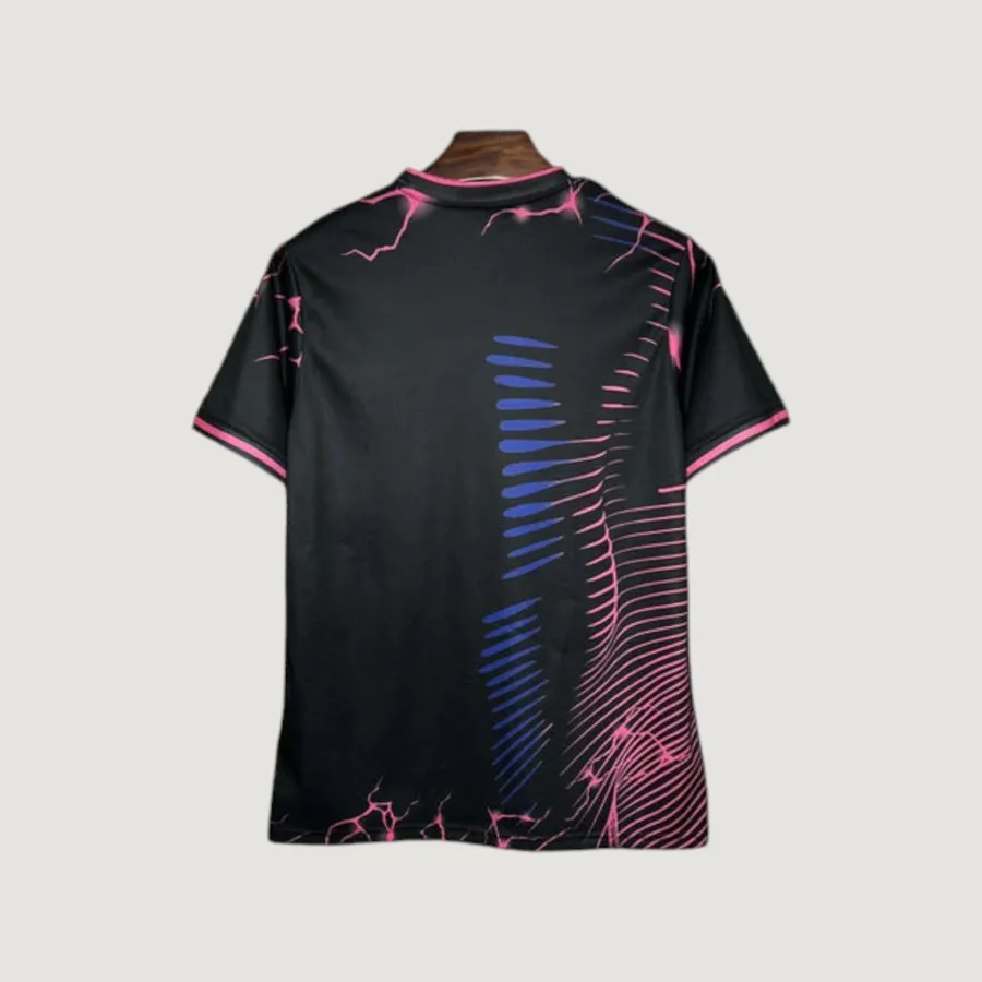 Real Madrid – Maillot Concept 25/26 – Noir & Rose